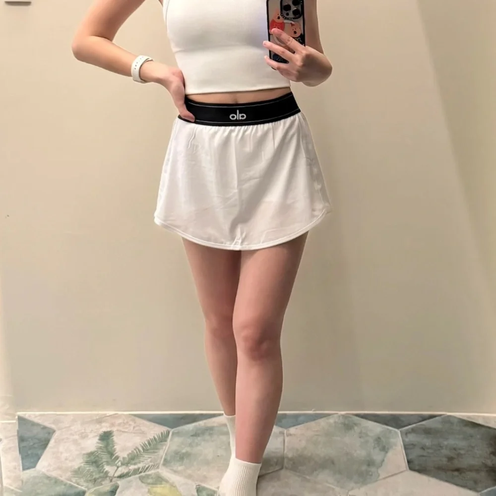 ALO Yoga Women's White Athletic Skort
